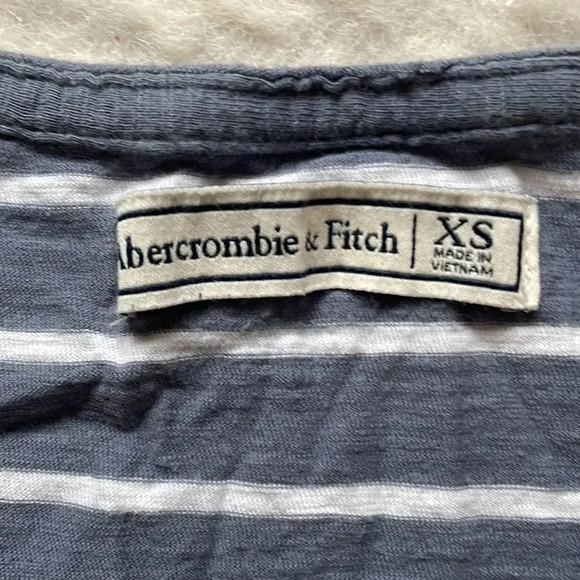 🔥4/$20 Abercrombie &  Fitch Striped T Shirt - Picture 2 of 9